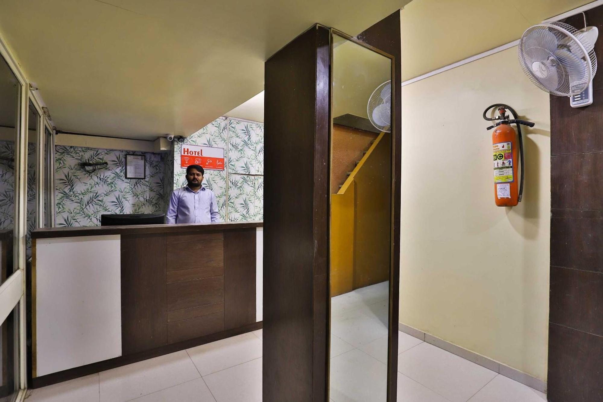 Spot On Hotel Shreeji Palace Ahmadabad Zewnętrze zdjęcie