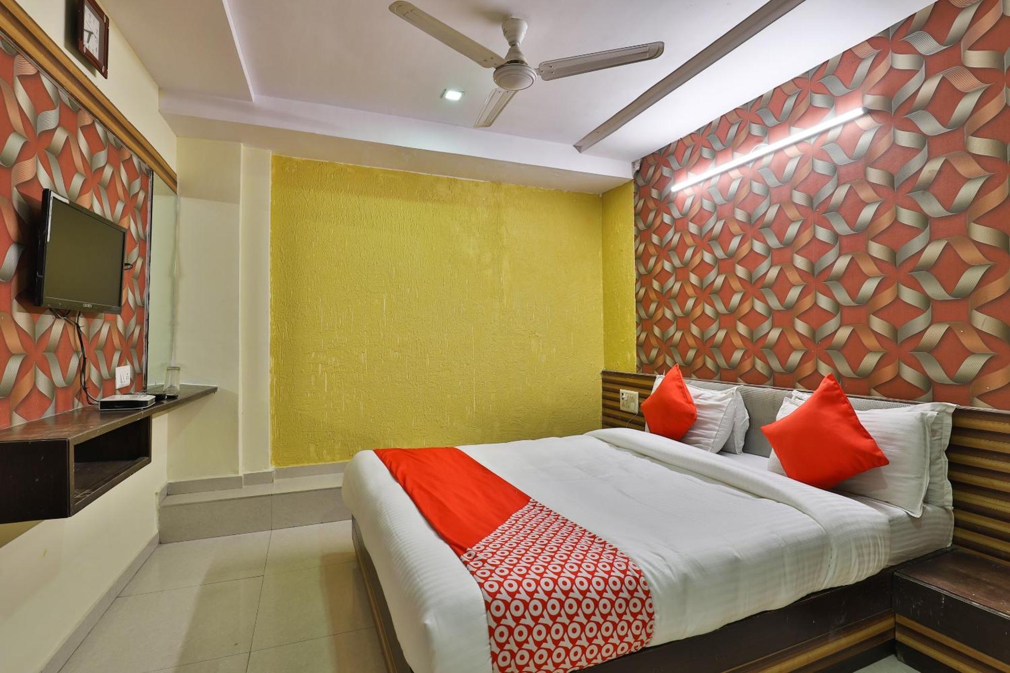 Spot On Hotel Shreeji Palace Ahmadabad Zewnętrze zdjęcie
