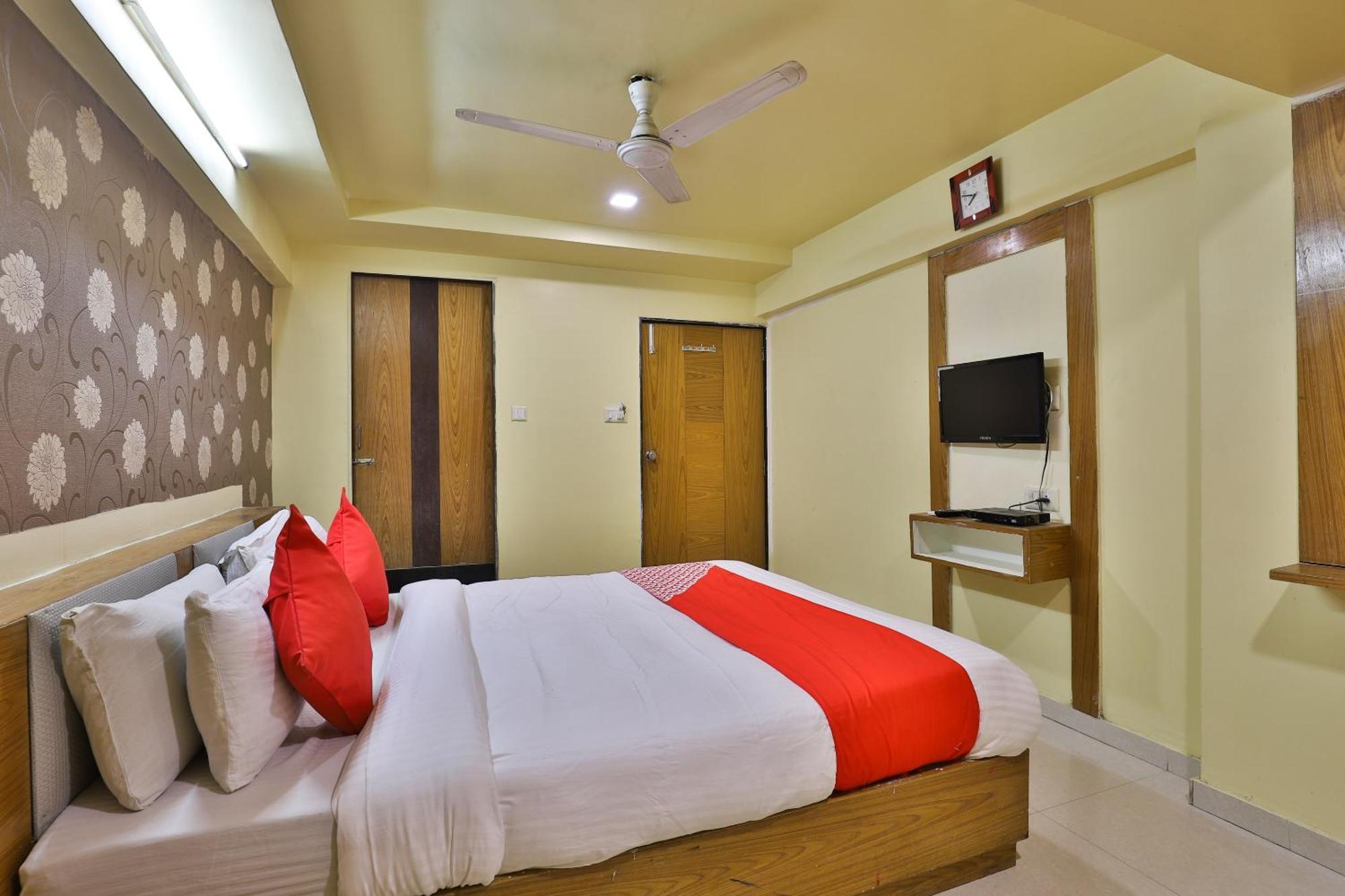 Spot On Hotel Shreeji Palace Ahmadabad Zewnętrze zdjęcie