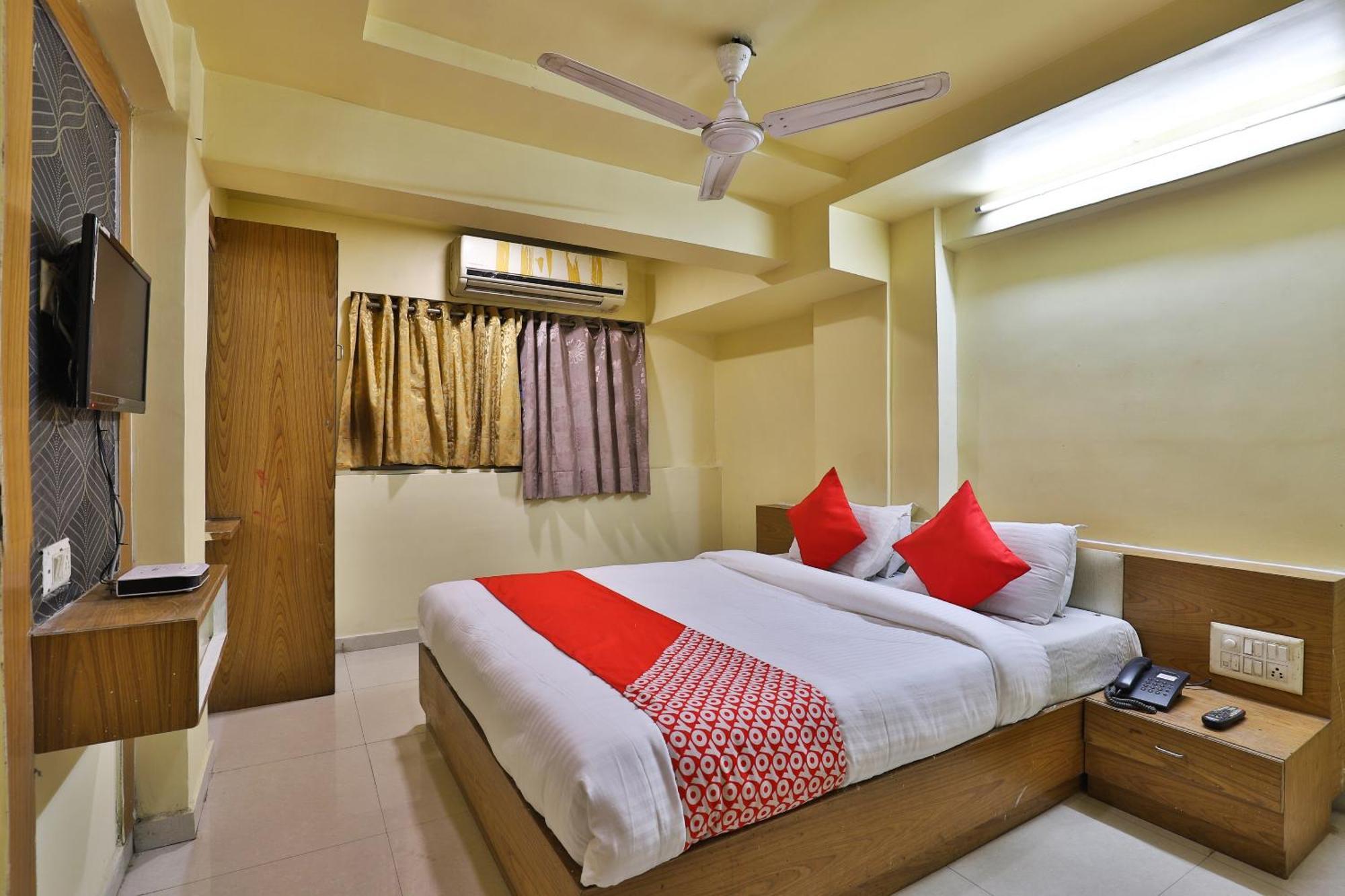 Spot On Hotel Shreeji Palace Ahmadabad Zewnętrze zdjęcie
